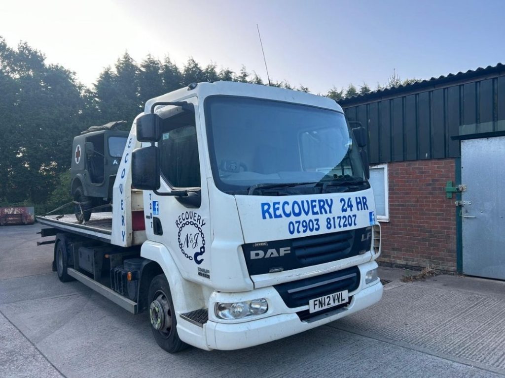 NJ Recovery 24 hour collecting old vehicle in Lincoln